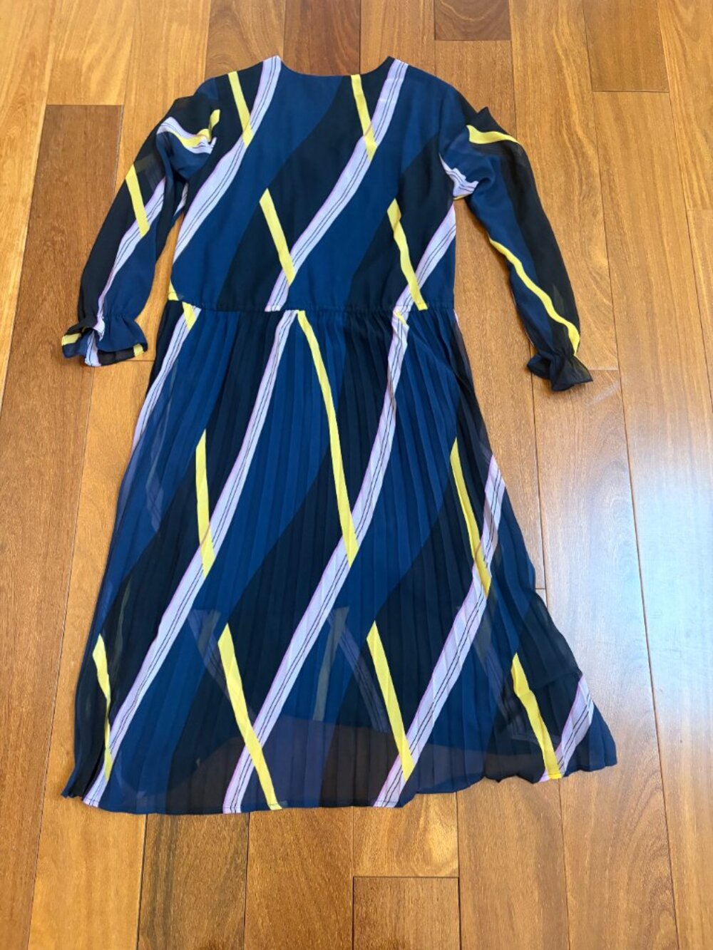 Just Female Gala colorful midi-length dress featuring a pleated skirt - Picture 2 of 4